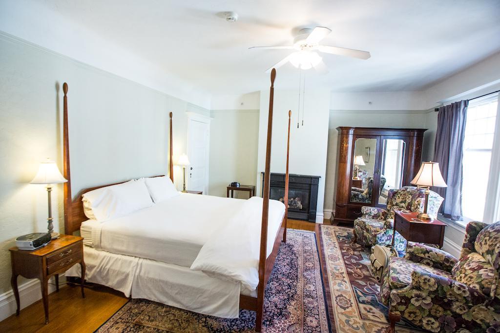 The Inn On First Napa Room photo